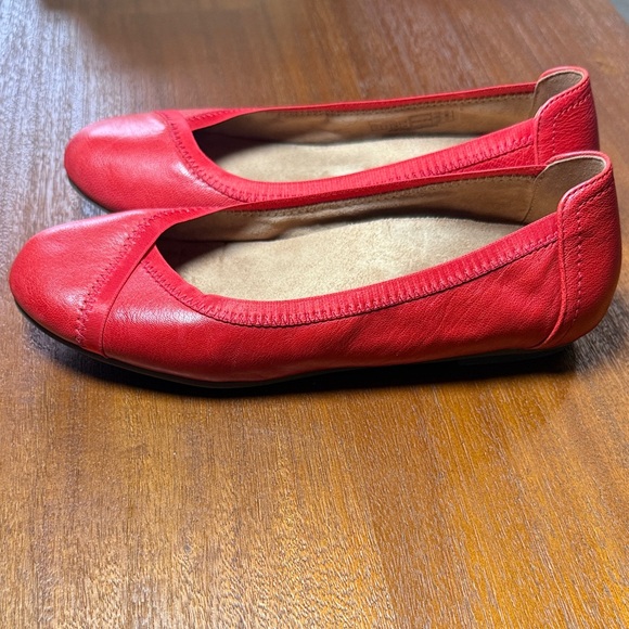Vionic Red Women's Flats ballet slippers - Picture 11 of 11